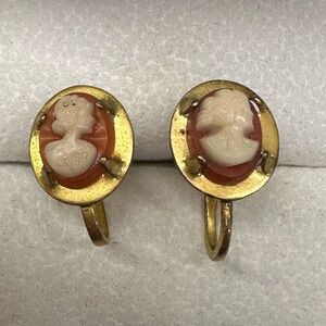 Vtg. Cameo Earrings- Screwback